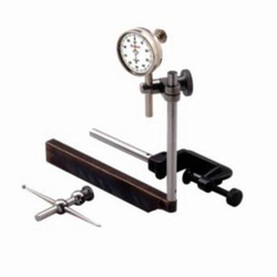 Индикатор часового типа Starrett 196A1Z с пружинным подпятником, диапазон .200", циферблат 0-100, цена деления .001", 3 контактных наконечника, адаптер, 4 принадлежности, кейс
